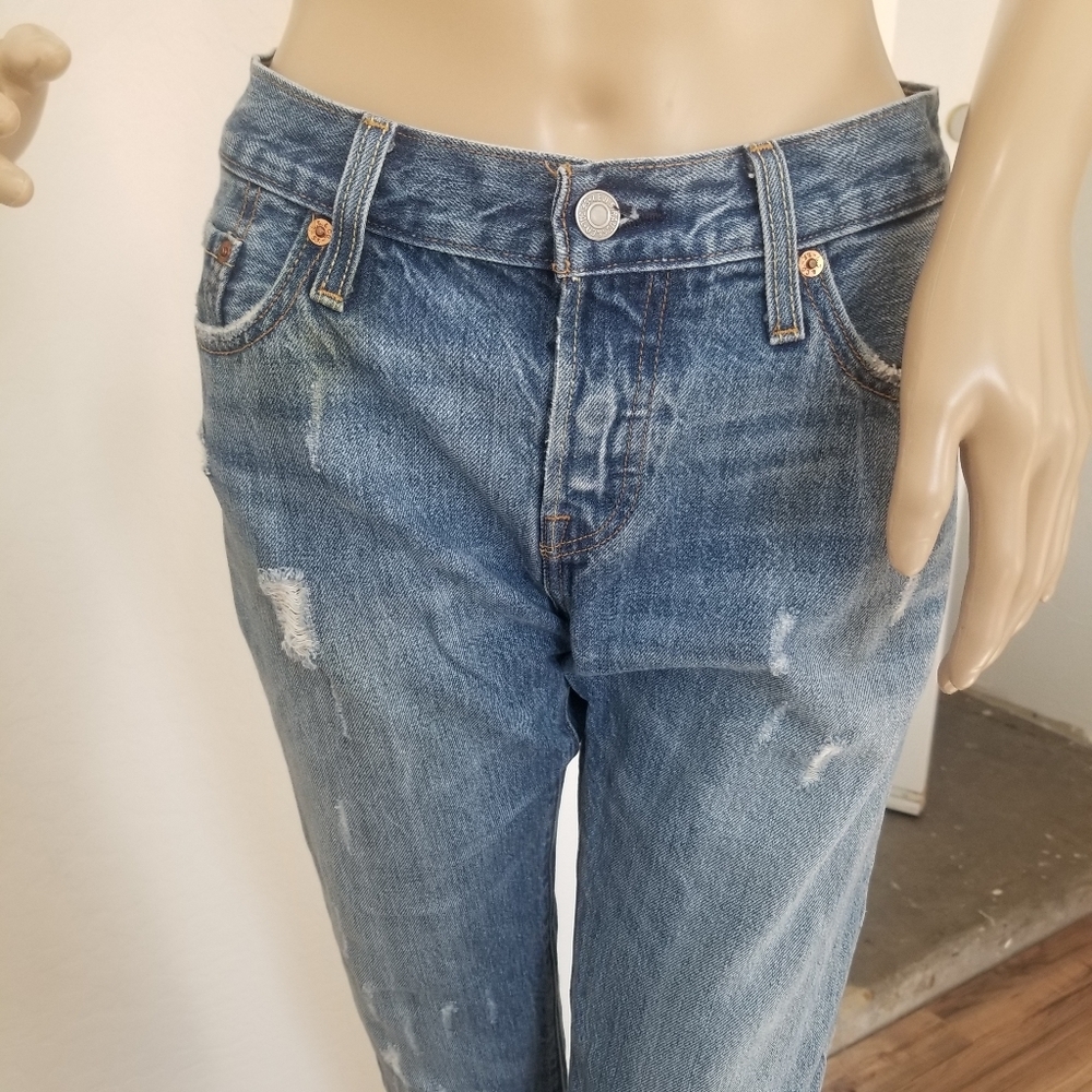 501 Levi's Medium Wash Distressed Button Fly Levi's Jeans. - Picture 2 of 15